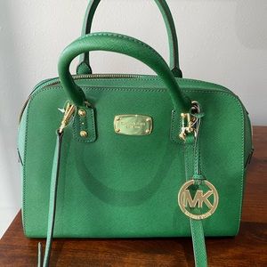 Never been used Michael Kors purse in Kelly green color 🍀!